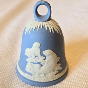 1982 WEDGWOOD Jasperware New Year Blue Porcelain Sea Lion Ornament Bell